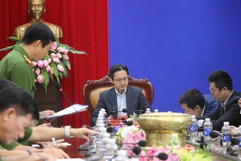 A working session between the inter-sectoral delegation and representatives of the Phu Son 4 prison's management board on April 15. (Photo: VNA) 