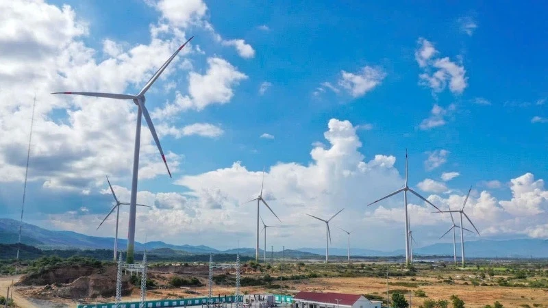 The Wind Power Plant No.5 in Ninh Thuan Province contributes renewable energy to green growth efforts. (Photo: nhandan.vn)