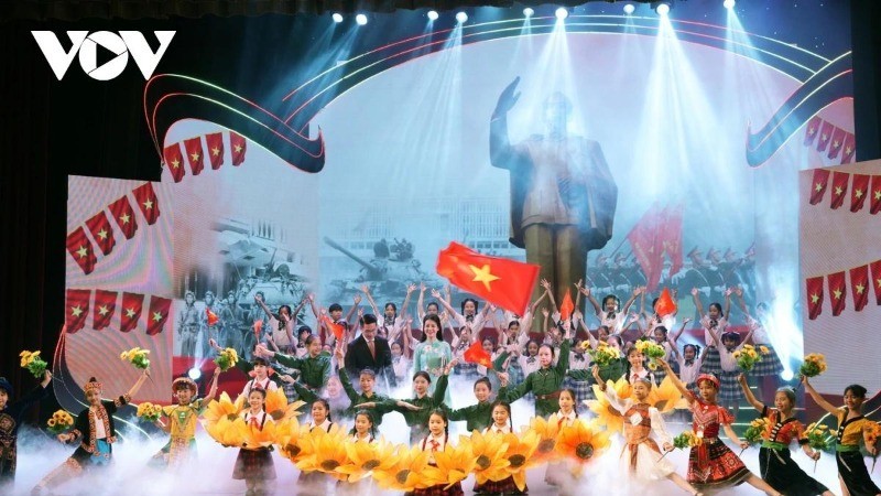 An art performance at the programme. (Photo: VOV)