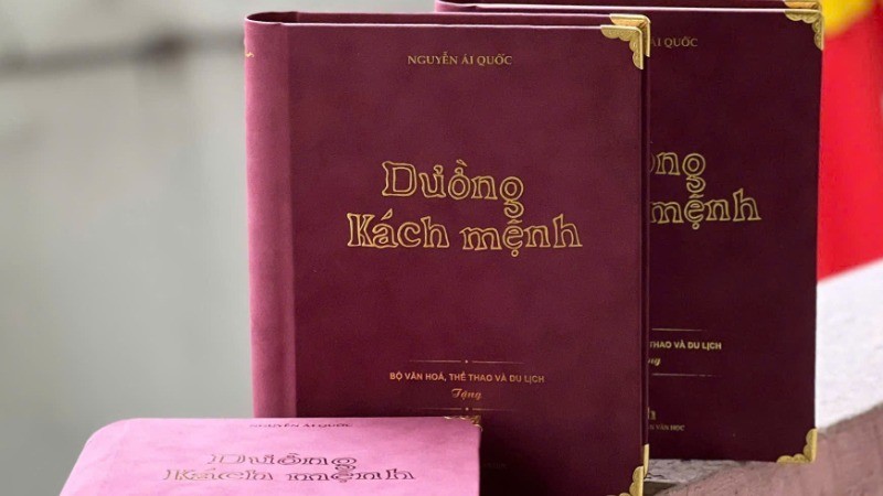 President Ho Chi Minh's “Revolutionary Path” is printed according to the original edition.