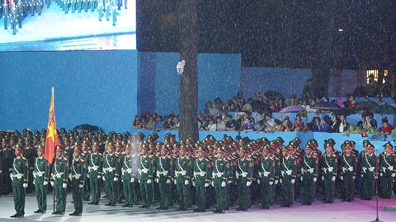 A sudden downpour just before the rehearsal. (Photo: H.T)