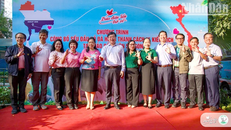 Delegates express joy at the ceremony. (Photo courtesy of the Organising Committee)
