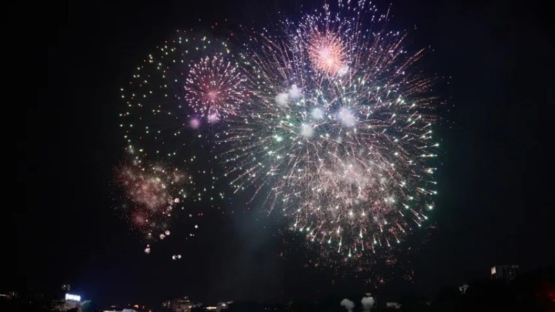 Hanoi’s sky will be lit up with fireworks in celebration of the Liberation of the South.