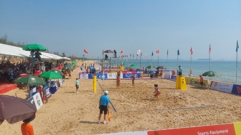 An overview of one of the tournament’s opening matches. (Photo: NDO)