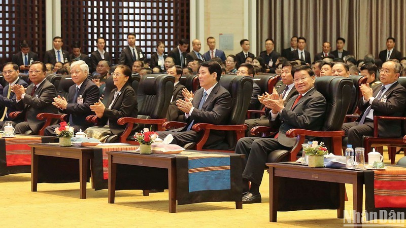 Vietnamese State President Luong Cuong and General Secretary of the Lao People's Democratic Republic (LPDR) Central Committee and President of Laos Thongloun Sisoulith attend the Vietnam-Laos friendship exchange programme. (Photo: NDO)