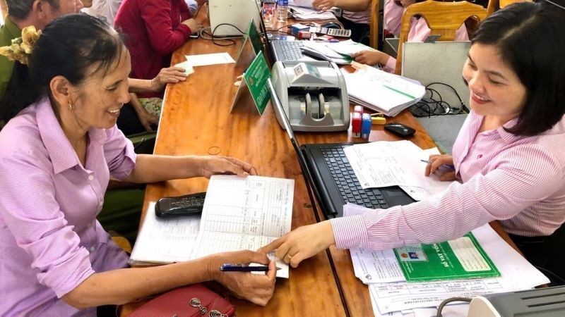 Quick disbursement at commune transaction points in Quang Binh Province