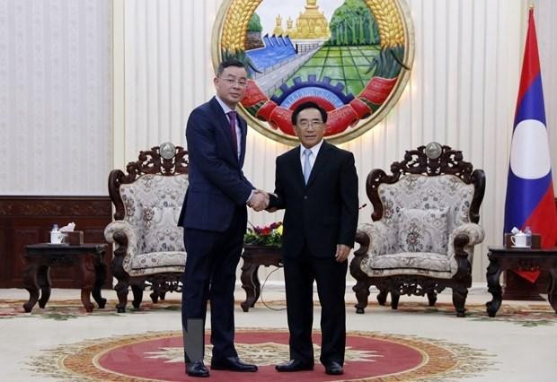 State Auditor General Ngo Van Tuan (L) and Lao Prime Minister Phankham Viphavanh (Photo: VNA)