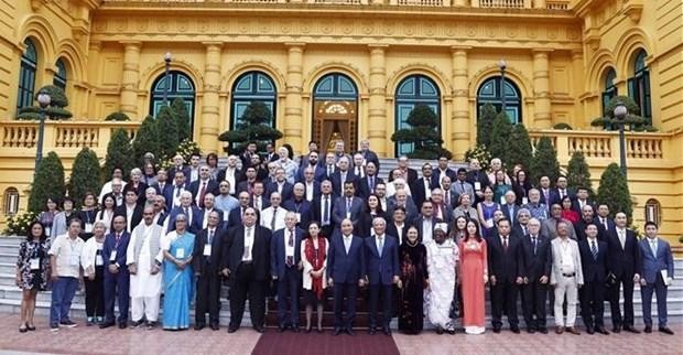 President Nguyen Xuan Phuc and delegates to the 22nd WPC Assembly pose for a photo in Hanoi on November 24. (Photo: VNA)