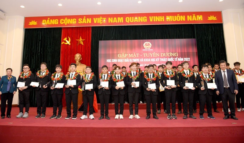Vietnamese students honoured for outstanding results at international Olympiads 