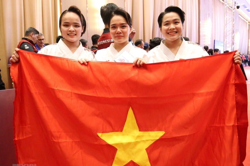 Karate artists win first gold for Vietnam at SEA Games after 18 years