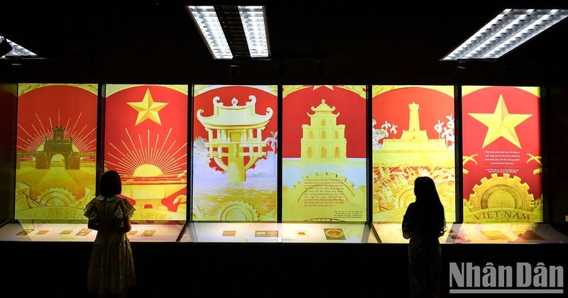 Original designs of national emblem displayed in Hanoi