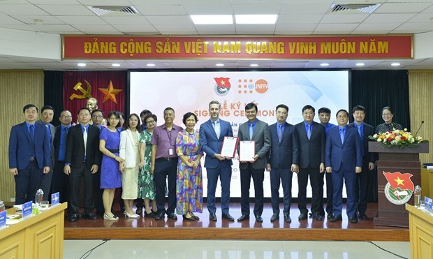 Delegates in a group photo. (Source: VNA)
