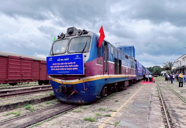 The train carries goods from Binh Duong to China (Photo: baobinhduong.vn) 