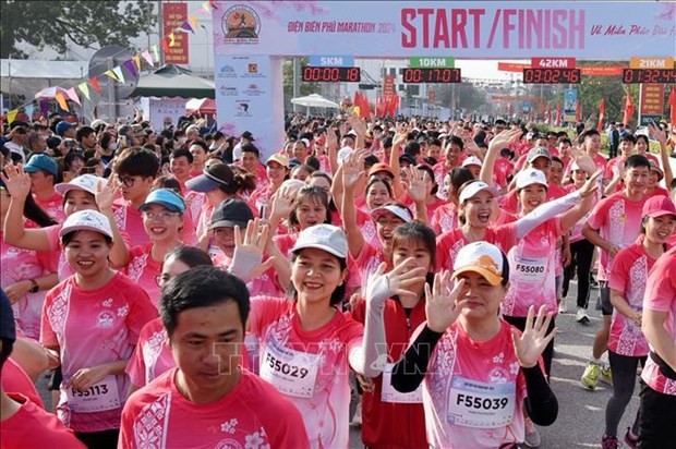 Runners in 5km race (Photo: VNA)