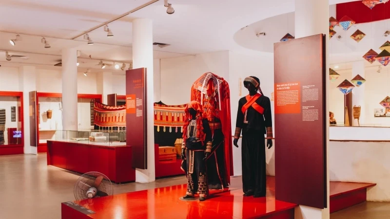 Space displaying the theme "Women in the family".