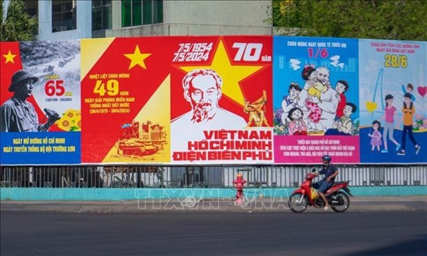 A street decorated with banners in celebration of the 49th anniversary of the Liberation of the South and National Reunification (April 30, 1975-2024). (Photo: VNA)