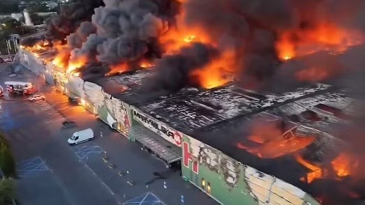 A fire breaks out at the shopping centre on Marywilska street, Warsaw, Poland on May 12 morning. (Photo: deccanherald.com)