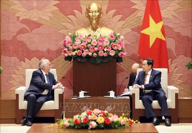 Standing Vice Chairman of the National Assembly (NA) Tran Thanh Man (R) and André Flahaut, member of the Belgian Chamber of Representatives, Minister of State, and former President of the Chamber of Representatives. (Photo: VNA)