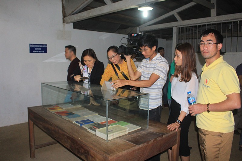 Representatives from tourism businesses join a field trip to survey and develop tours connecting Thanh Hoa and Houaphanh provinces. (Photo: baothanhhoa.vn)