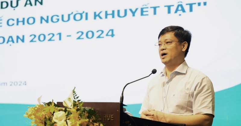 Permanent Vice Chairman of the Thua Thien-Hue People's Committee Nguyen Thanh Binh speaks at the review conference on August 14. (Photo: VNA)