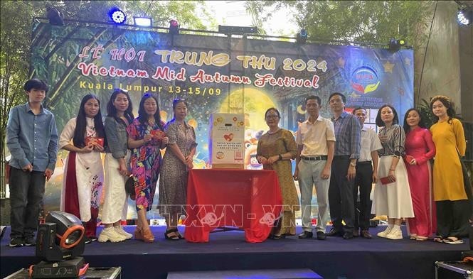 The Malaysia-Vietnam Friendship Association (MVFA) organises a Mid-Autumn festival for children from Vietnamese families living and working in Malaysia. (Photo: VNA)