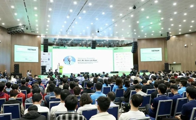 A view of the workshop on Vietnam's semiconductor industry in Hanoi on November 7. (Photo: NIC)