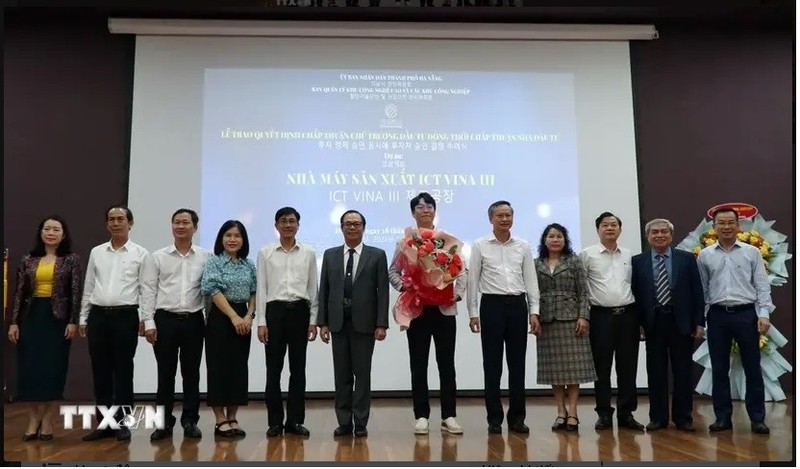 Delegates at a ceremony to mark 10th anniversary of Vietnam-Singapore Friendship Association (VSFA) (Photo: VNA)