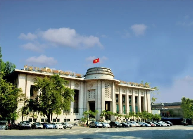 The State Bank has introduced many timely solutions to support the banking industry in recent times. (Photo: Vietnam+)