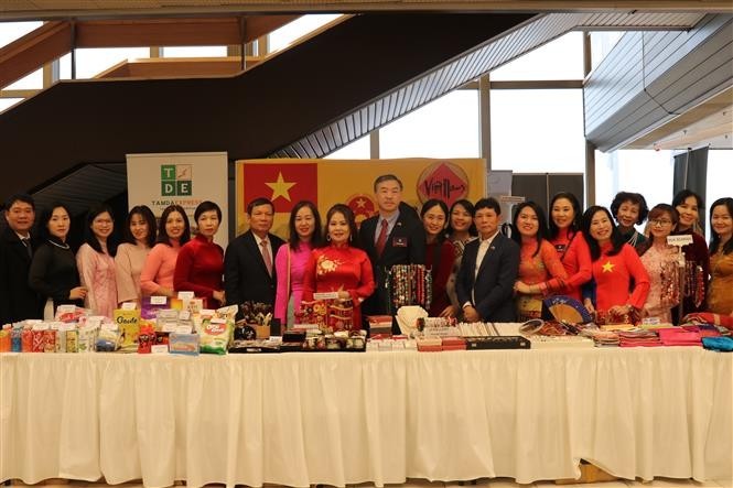 The booth of the Vietnamese Embassy in the Czech Republic at the annual international charity market. (Photo: VNA)