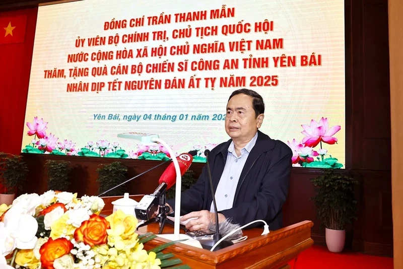 National Assembly Chairman Tran Thanh Man speaks while meeting local police officers in Yen Bai province on January 4. (Photo: VNA)