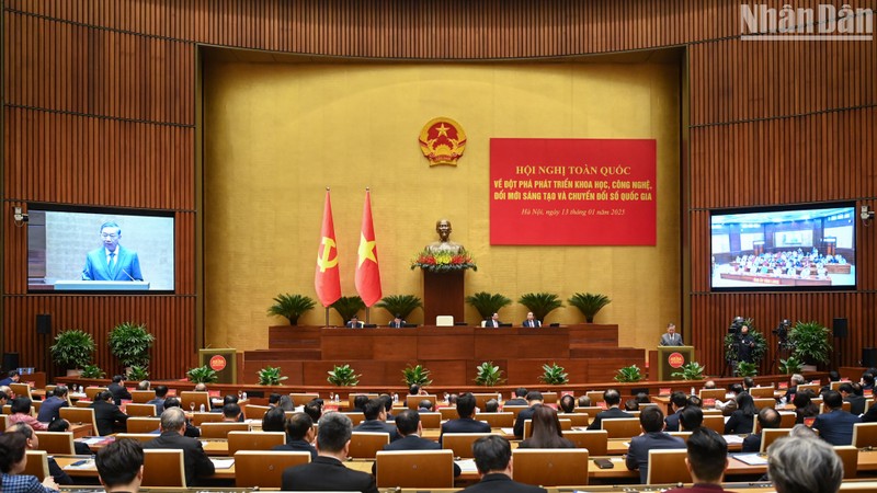 The conference was held face-to-face at Dien Hong Hall - National Assembly, combined with an online form, with the participation of 978,532 delegates.