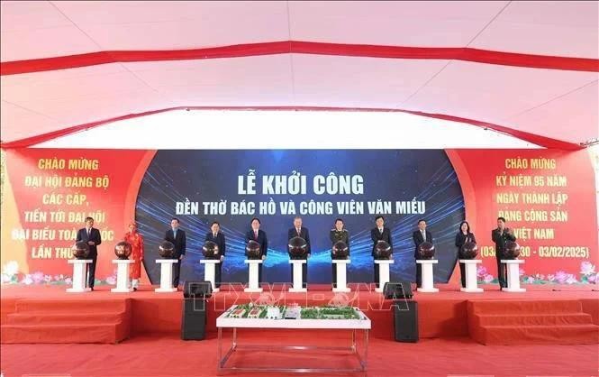 Party General Secretary To Lam (centre) and officials press the button to launch the construction of the Ho Chi Minh Temple and Van Mieu park in Bac Ninh city.