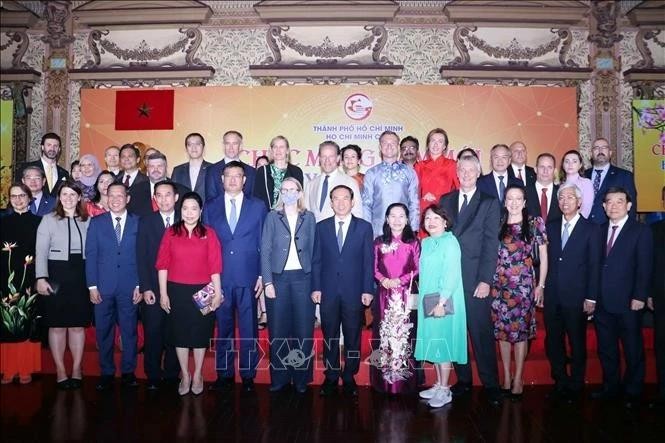 Participants in a group photo at the gathering between the HCM City leaders and diplomatic corps in the southern city on January 13 evening. (Photo: VNA)