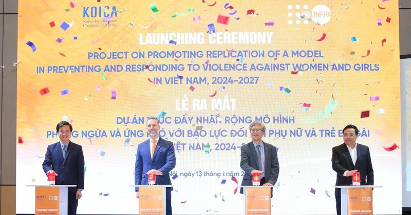 At the launching ceremony for the project to promote the replication of the One Stop Service Centre model, also known as Anh Duong House, in other localities across Vietnam, in Hanoi on January 13. (Photo: VNA)