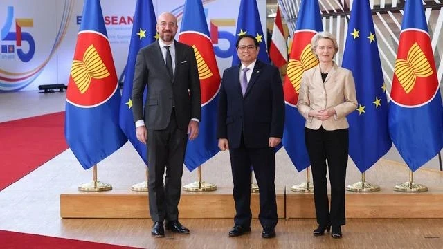 President of the European Council Charles Michel, President of the European Commission Ursula Von der Leyen and Prime Minister Pham Minh Chinh at the Summit to celebrate the 45th anniversary of relations between the Association of Southeast Asian Nations (ASEAN) and the European Union (EU), December 2022. (Photo: VGP/Nhat Bac)