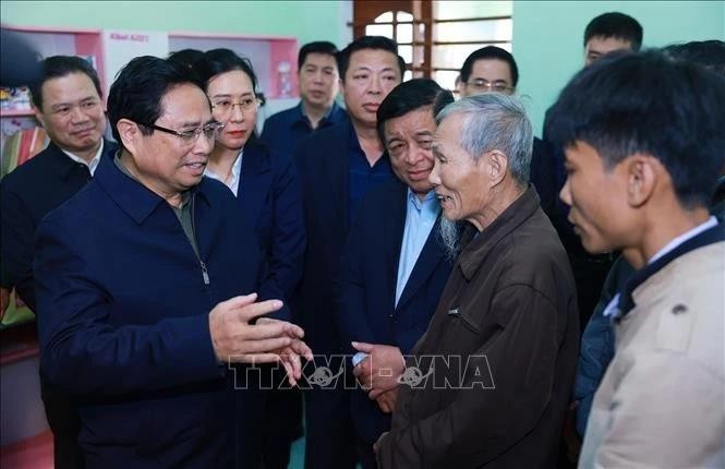 PM Pham Minh Chinh visits the family of Tran Trung Kien in Duc Chanh commune, Mo Duc district, who have received financial support from the Government, along with assistance from socio-political organisations to renovate their home. (Photo: VNA)