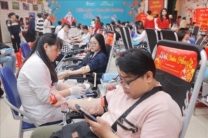 Blood donors at the National Institute of Hematology and Blood Transfusion. (Photo: VNA)