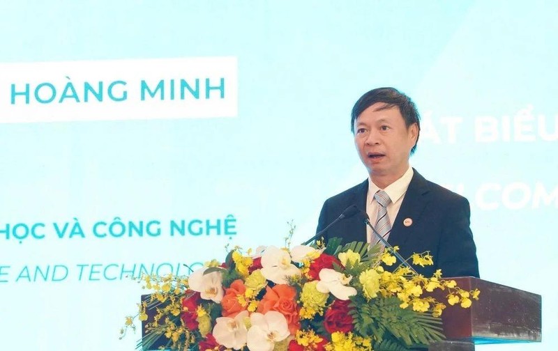 Deputy Minister of Science and Technology Hoang Minh speaks at the policy dialogue on encouraging investment, business, and promoting entrepreneurship in the field of green transition and sustainable development. (Photo: baochinhphu.vn)