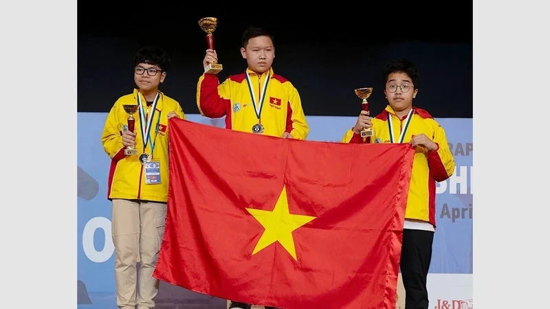 Vietnamese players won the medals in the men's U14 rapid chess category. (Photo: Ippotis).