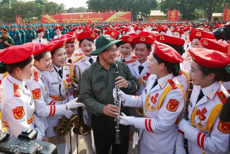 PM encourages forces ahead of 50th reunification anniversary parade