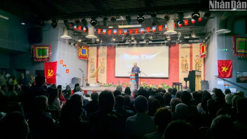Overseas Vietnamese in France look towards homeland