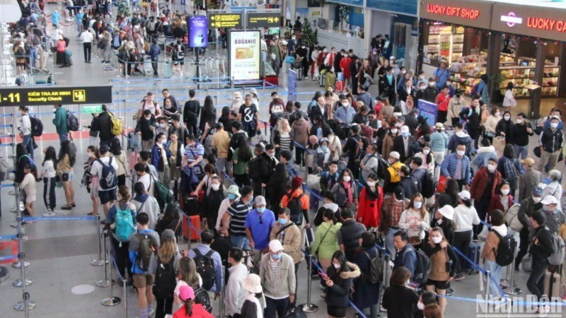 Nearly 700 flights are expected to arrive in the city during the upcoming public holiday from April 30 to May 1 (Photo: ANH DAO)