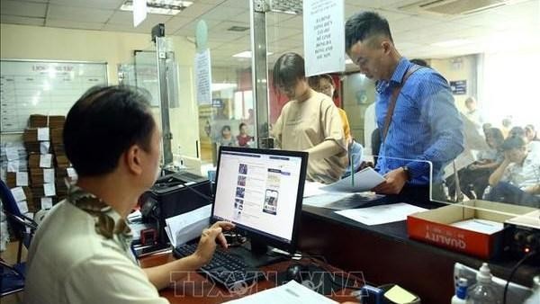 Processing business registration at the Business Registration Office of the Hanoi Department of Planning and Investment. (Photo: VNA)