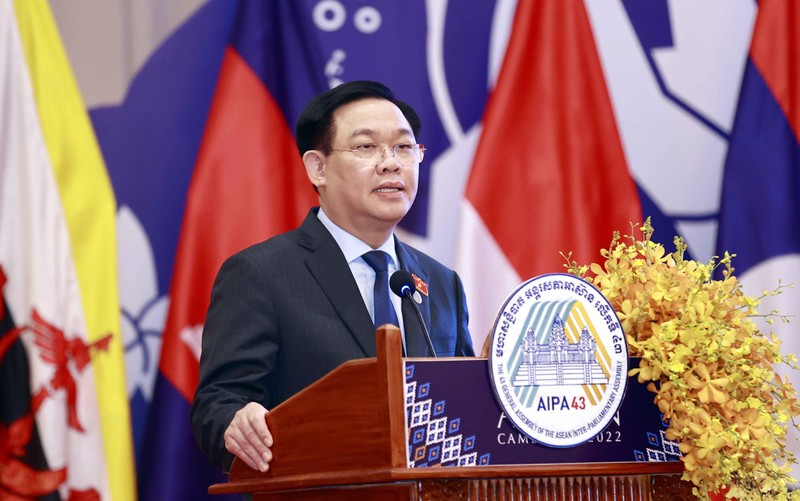 National Assembly (NA) Chairman Vuong Dinh Hue speaking at the session (Photo: quochoi.vn)