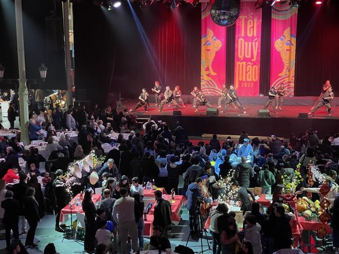 At the Tet celebration in Nogent-sur-Marne (Photo: VNA)