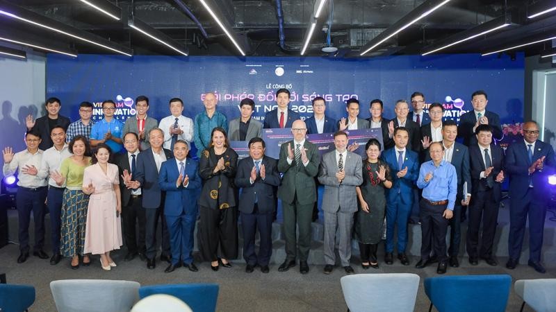 Vietnam Innovation Challenge 2023 honours 12 most outstanding innovative solutions. (Photo: VnEconomy)