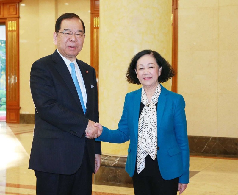 Politburo member, Permanent member of the Communist Party of Vietnam (CPV) Central Committee's Secretariat, and Chairwoman of the CPV Central Committee's Organisation Commission Truong Thi Mai and Chairman of the Presidium of the Japanese Communist Party (JCP) Central Committee Shii Kazuo. (Photo: VNA)