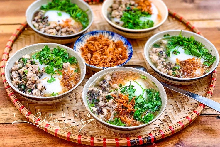 Steamed rice cake: A savoury winter street food of Hanoi (Photo courtesy of To Hung Giang)