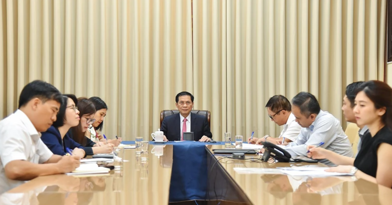 Foreign Minister Bui Thanh Son at the phone talks on May 10 (Photo: baoquocte)