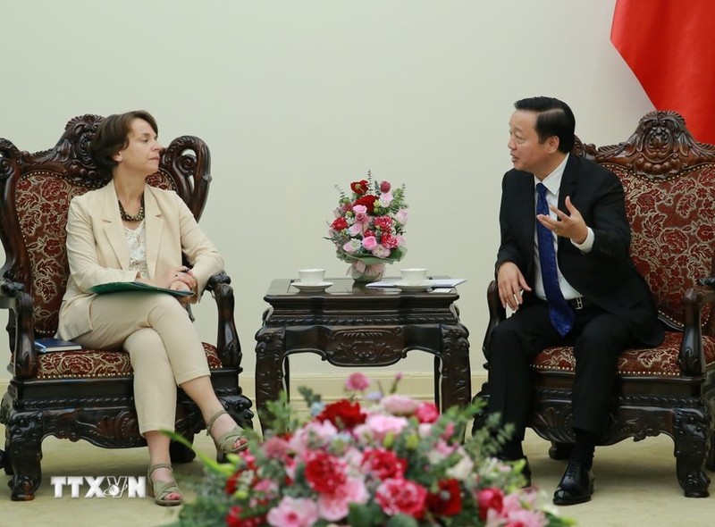 Deputy Prime Minister Tran Hong Ha receives AFD Deputy Director General Marie-Hélène Loison (Photo: VNA)